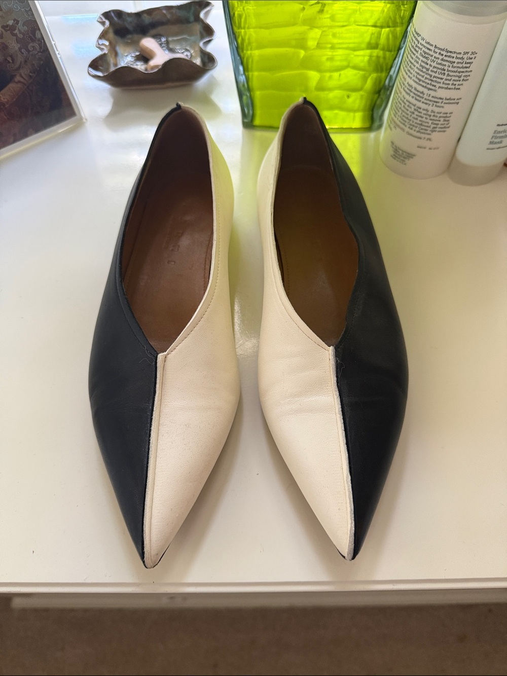 Like New! Marni Two-Tone Black & Ivory Pointed Leather Flats